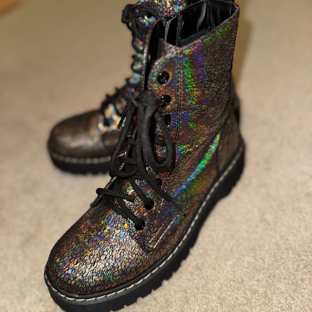 ✨🩶🌈Holographic Silver Combat Boots🪐💫✨ - Picture 3 of 13
